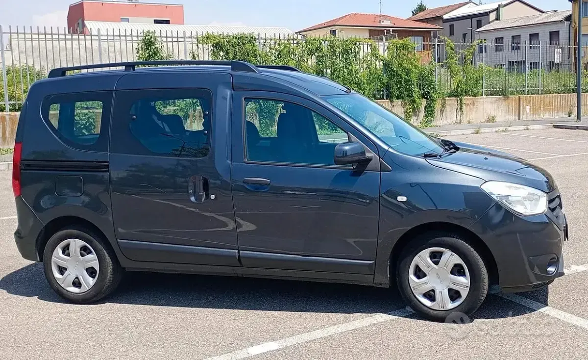 Usata Dacia Dokker 90 CV (66 kW) 2017 Bluazzurro Monovolume