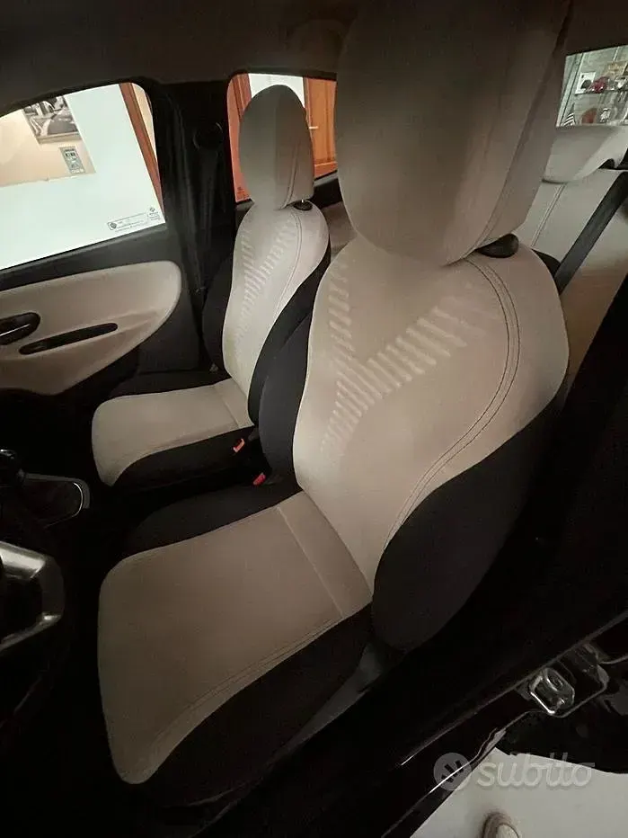 Usado Lancia Ypsilon Silver 69 HP (50 kW) 2013 Castanho Citadino