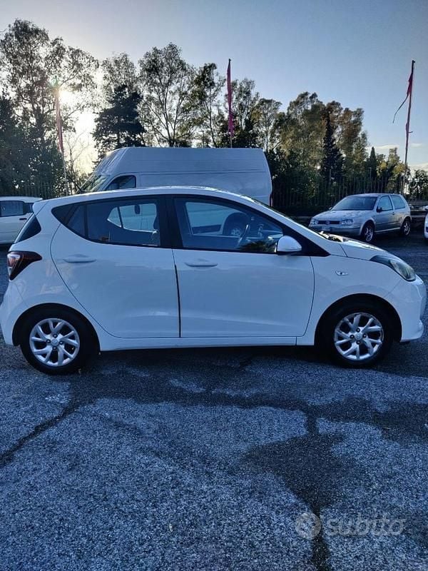 Brugt Hyundai i10 Comfort 65 HK (47 kW) 2017 Hvid Hatchback