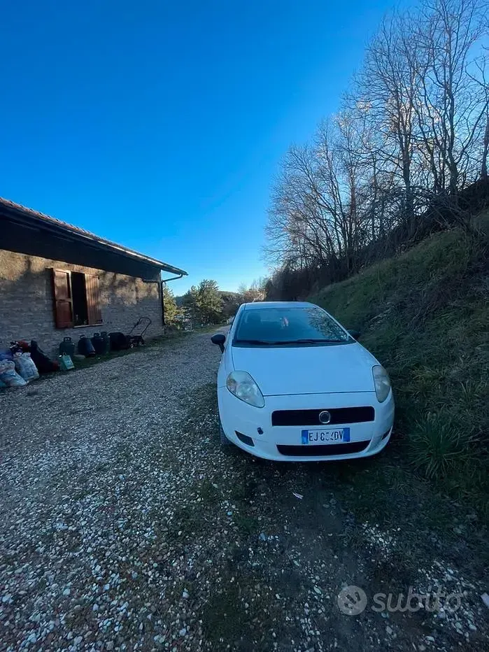 Usata Fiat Grande Punto 75 CV (55 kW) 2011 Bianco Utilitaria