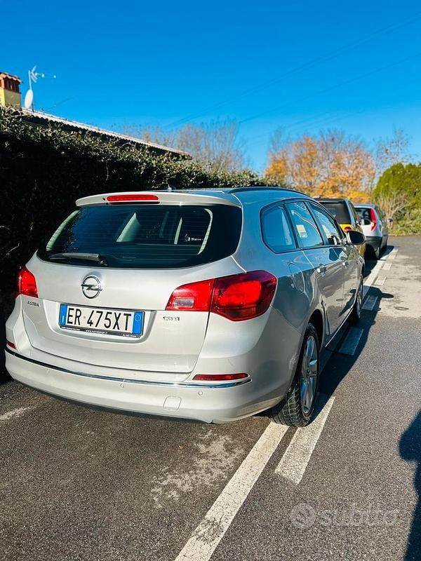 Usata Opel Astra 125 CV (91 kW) 2014 Grigio Station wagon