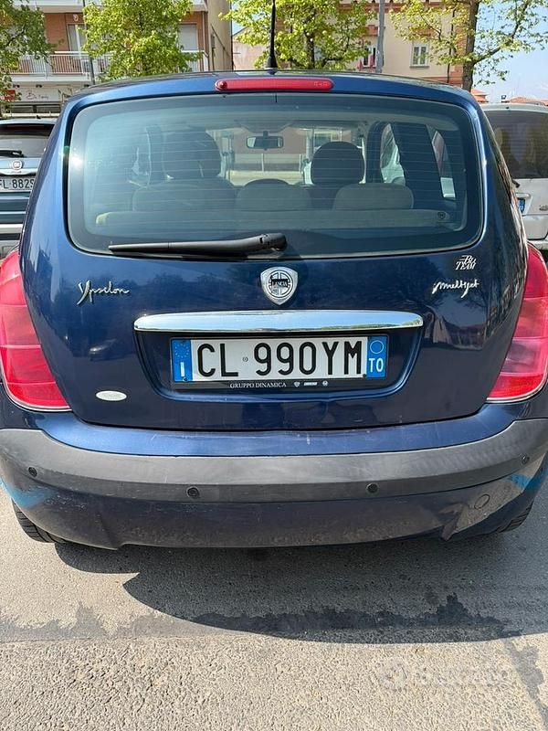 Usata Lancia Ypsilon 70 CV (51 kW) 2004 Blu Utilitaria