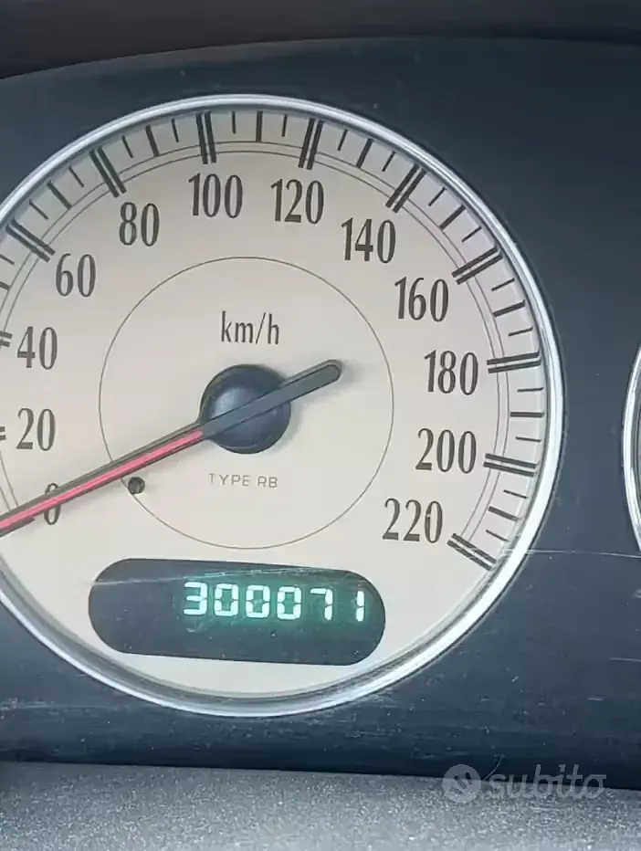 Usata Chrysler Voyager 116 CV (85 kW) 2003 Grigio Monovolume