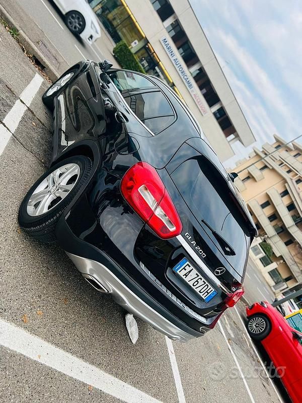 Nero Usata 2015 Mercedes GLA200 Business SUV | 8800 € (Buon prezzo) - Immagine 1/4
