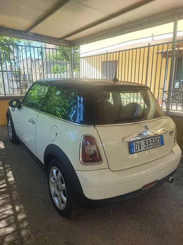 Usata Mini Cooper 120 CV (88 kW) 2009 Beige Utilitaria