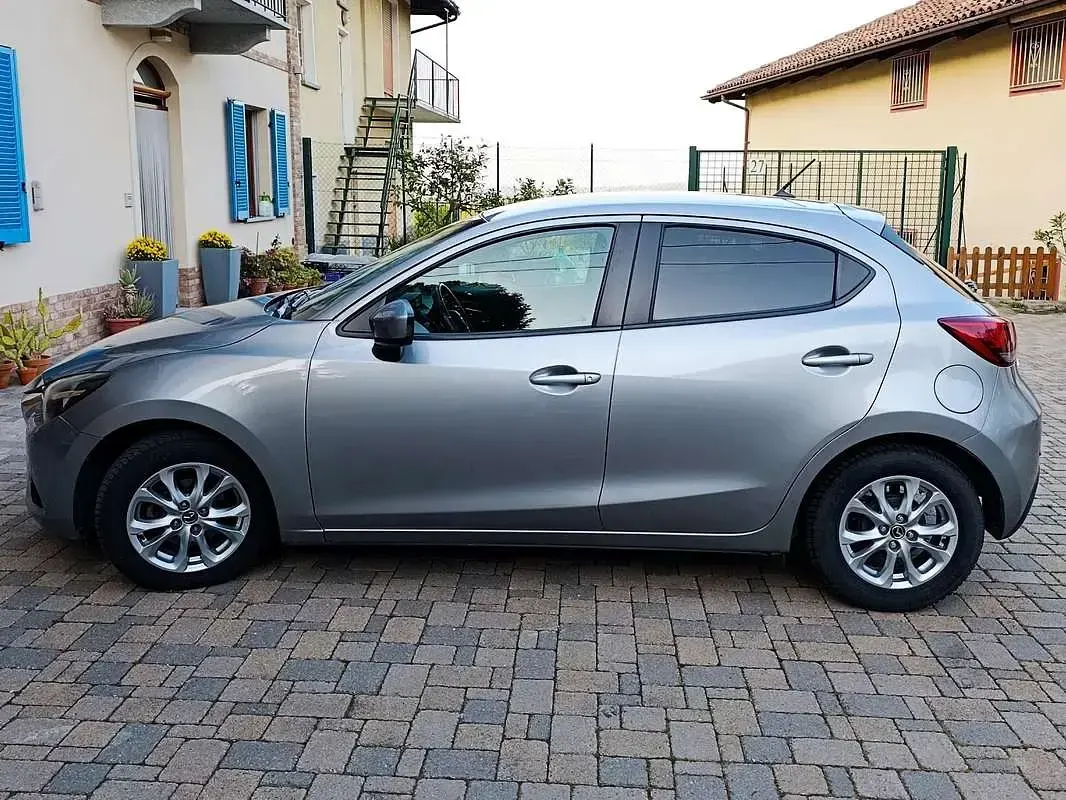 Begagnad Mazda 2 Evolve 105 HK (77 kW) 2017 Silver Halvkombi