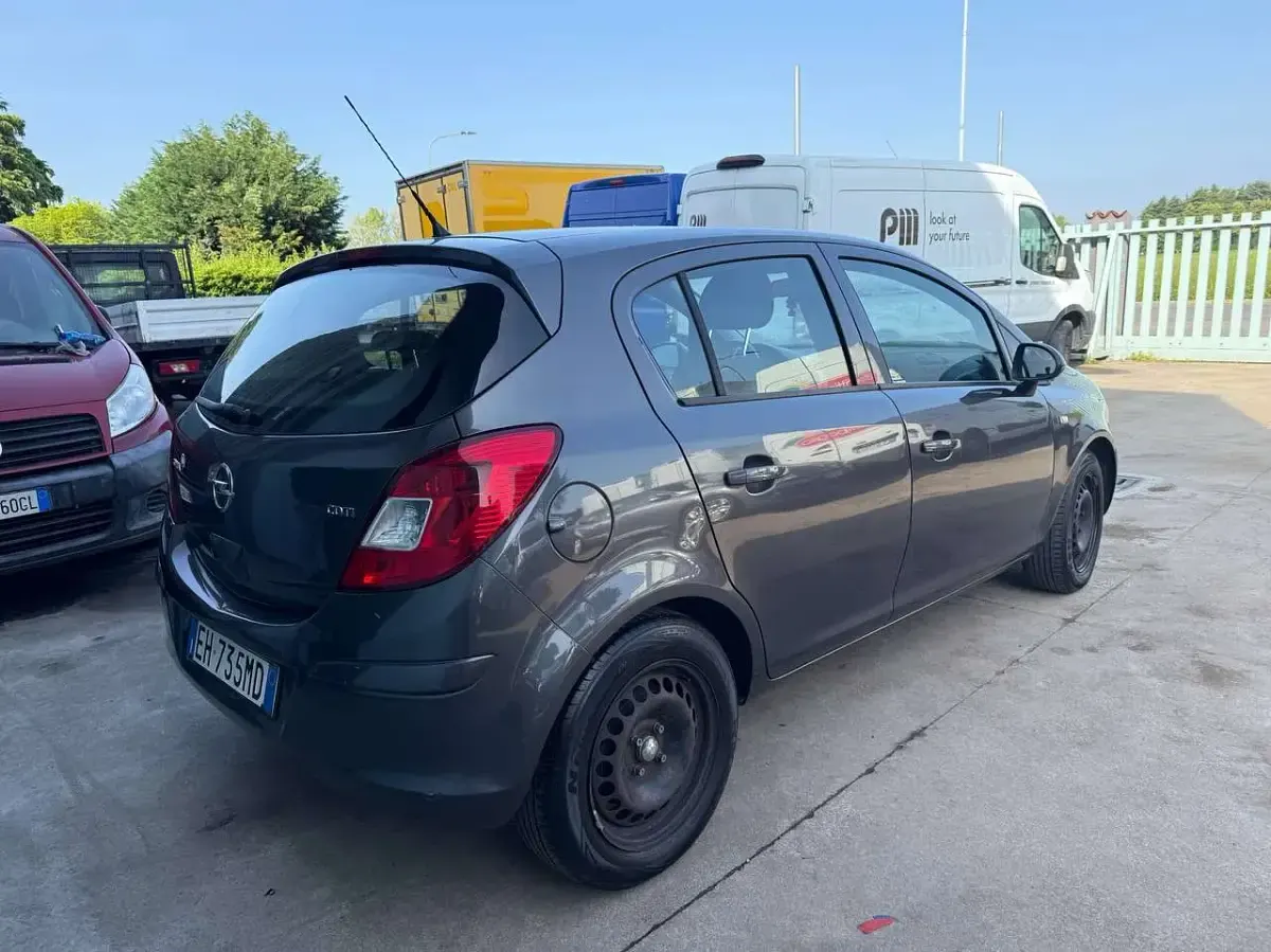 Usata Opel Corsa 75 CV (55 kW) 2011 Grigio Utilitaria