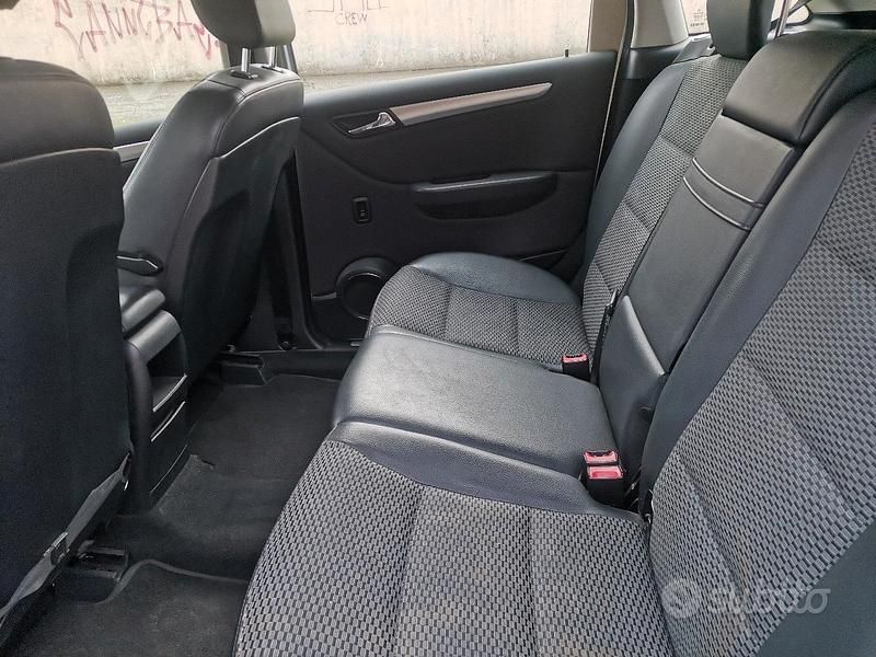 Usata Mercedes B200 2009 Grigio Monovolume
