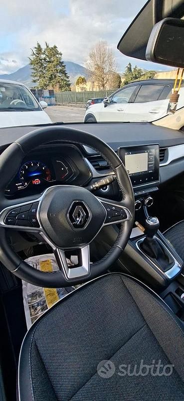 Usata Renault Captur 101 CV (74 kW) 2023 Grigio SUV