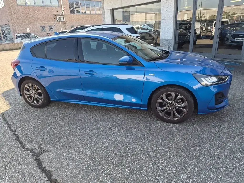 Usata Ford Focus ST-Line X 125 CV (91 kW) 2022 Desert island blue (metallizzato) Berlina