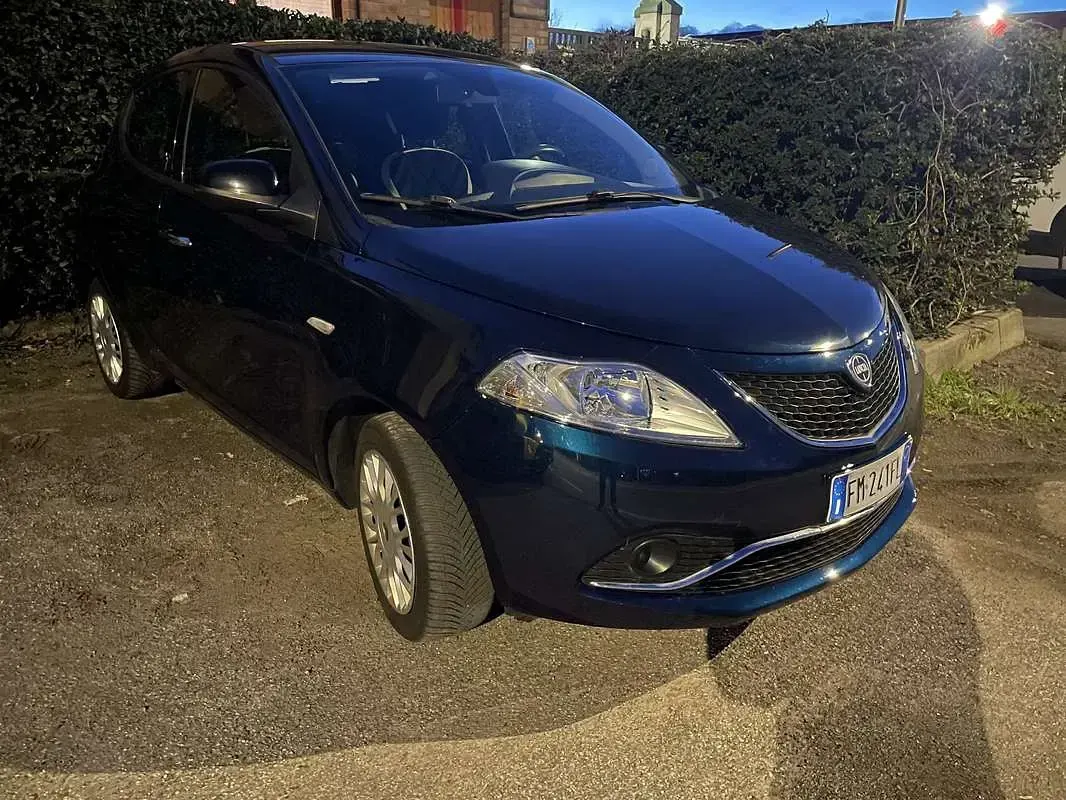 Usata Lancia Ypsilon Platinum 69 CV (50 kW) 2017 Utilitaria