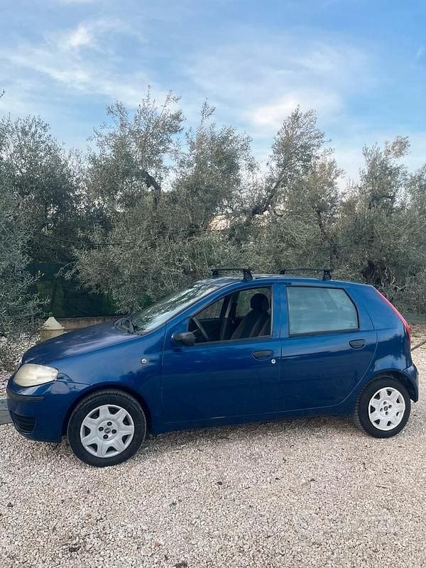Usata Fiat Grande Punto 75 CV (55 kW) 2005 Blu Utilitaria