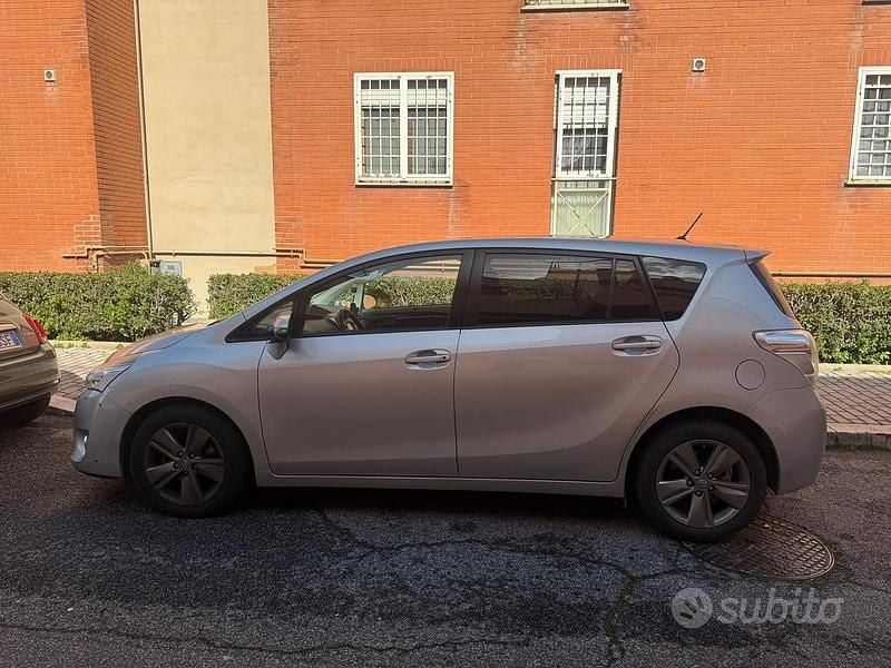 Usata Toyota Verso Style 2015 Grigio Monovolume