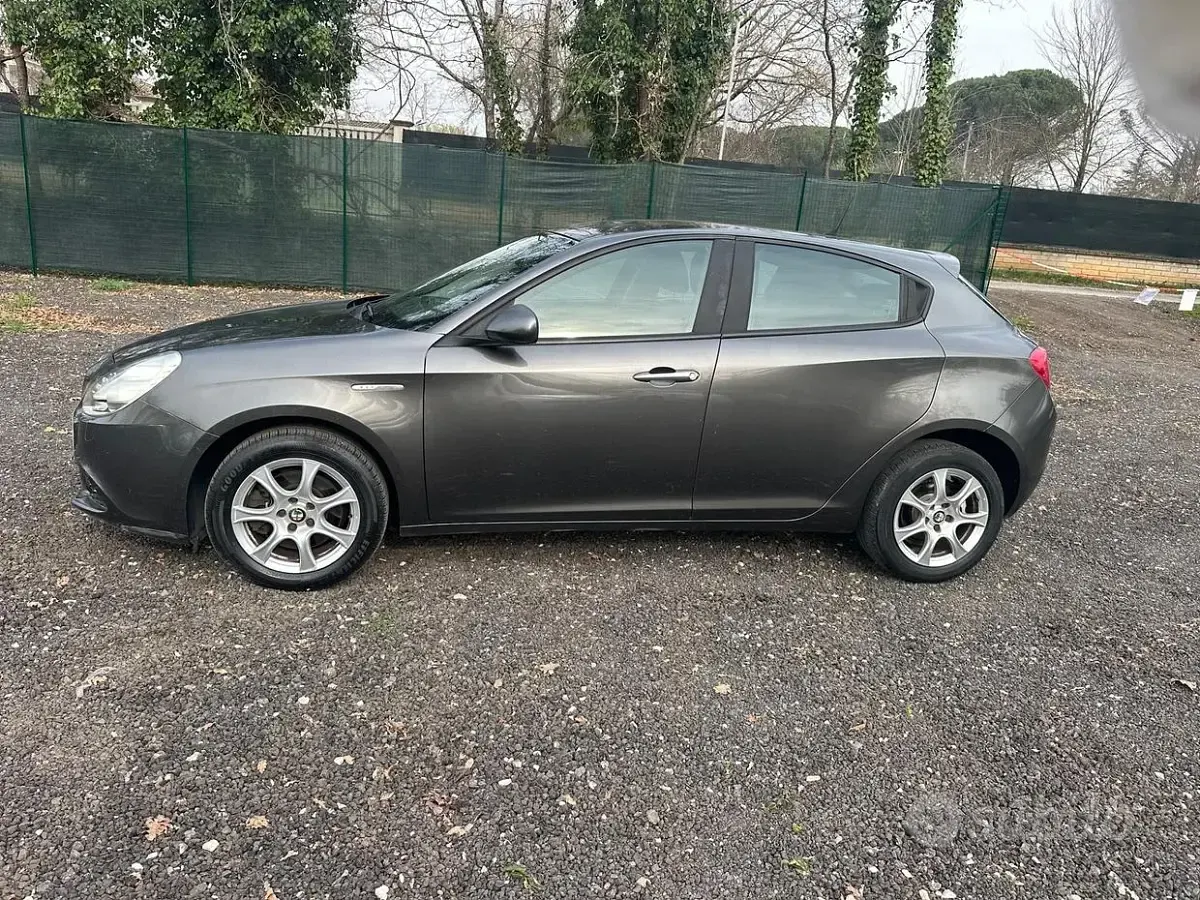 Usata Alfa Romeo Giulietta 140 CV (102 kW) 2012 Grigio Utilitaria