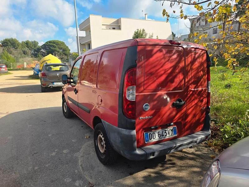 Usata Fiat Doblò 74 CV (54 kW) 2006 Rosso Monovolume