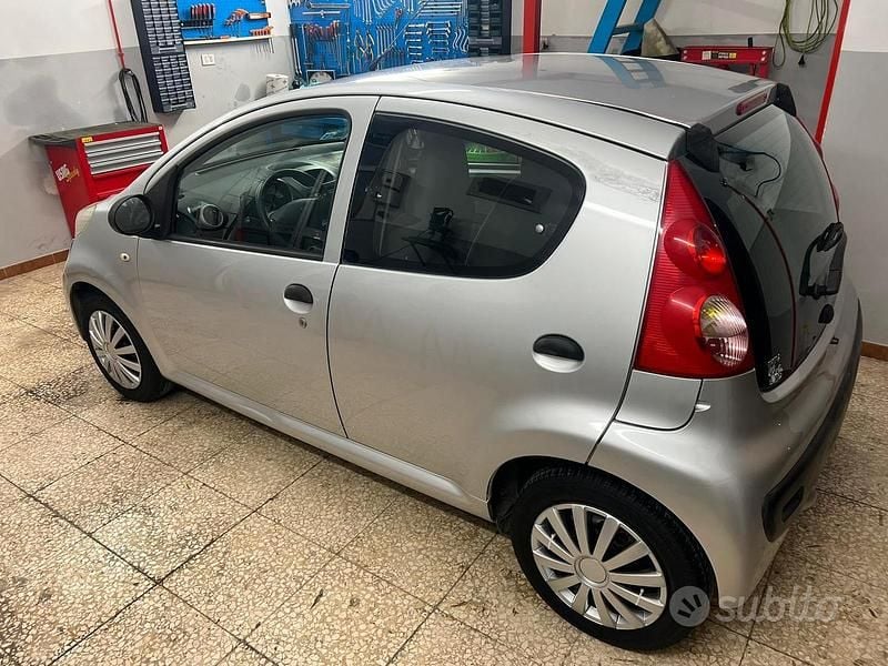 Usata Peugeot 107 68 CV (50 kW) 2007 Utilitaria