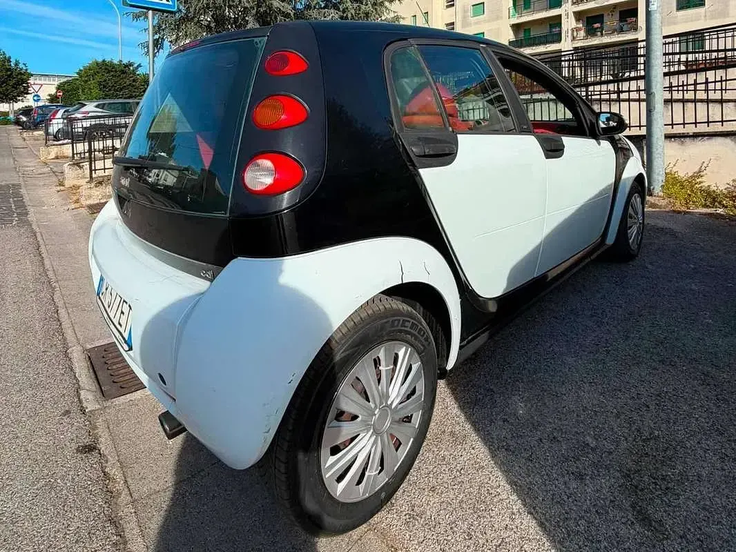 Usata Smart ForFour Pulse 68 CV (50 kW) 2004 Bianco Utilitaria