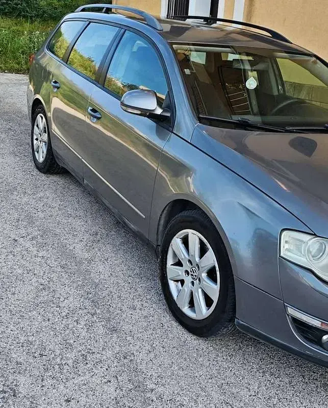 Usata VW Passat Sportline 150 CV (110 kW) 2005 Grigio Station wagon
