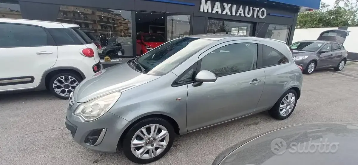 Usata Opel Corsa 75 CV (55 kW) 2013 Grigio Utilitaria