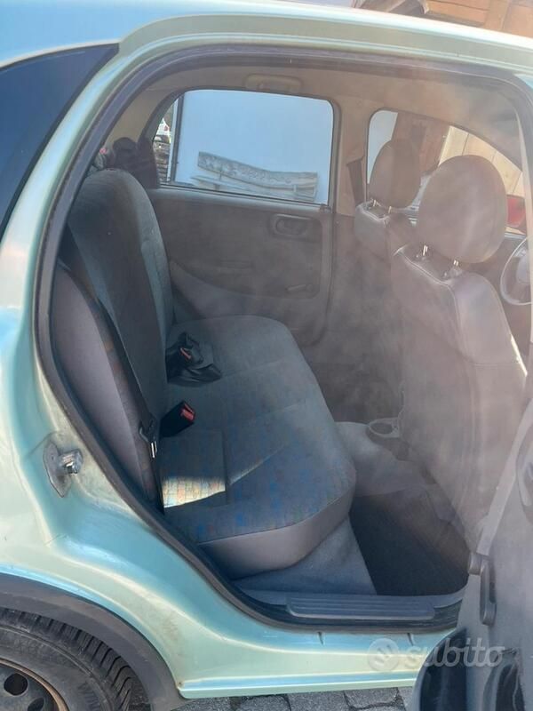 Usata Opel Corsa 58 CV (42 kW) 2001 Verde Berlina