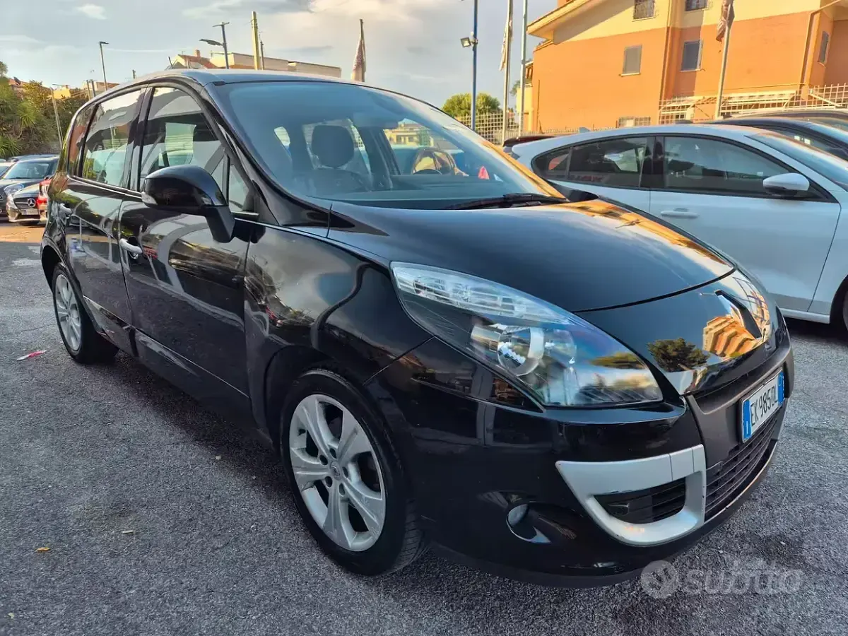 Usata Renault Scénic Dynamique 130 CV (95 kW) 2011 Marrone Monovolume