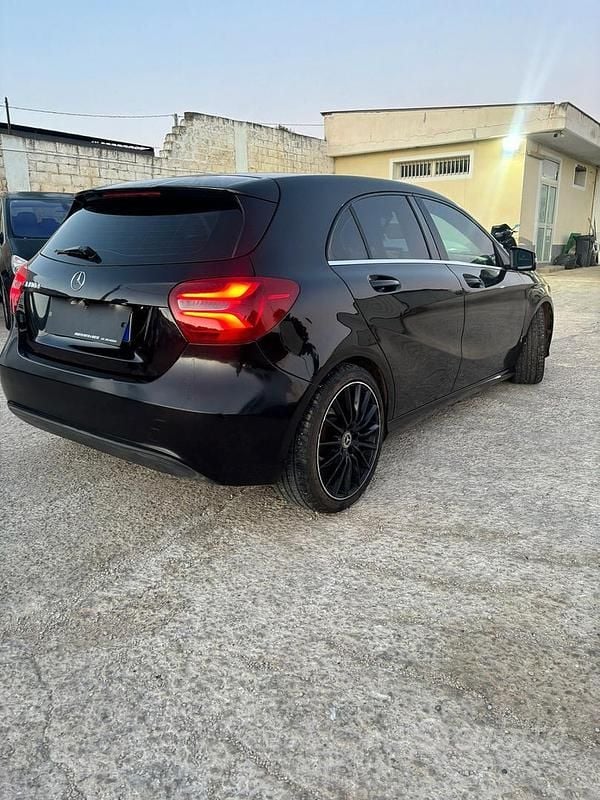 Usata Mercedes A180 Premium 108 CV (79 kW) 2016 Nero Berlina