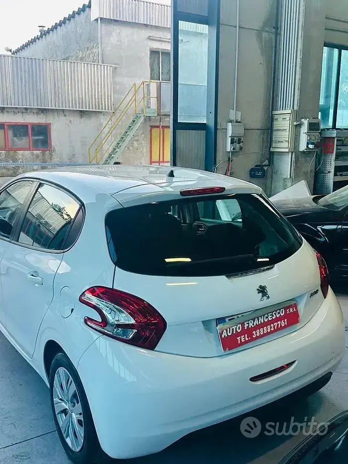Usata Peugeot 208 Active 82 CV (60 kW) 2012 Bianco Utilitaria