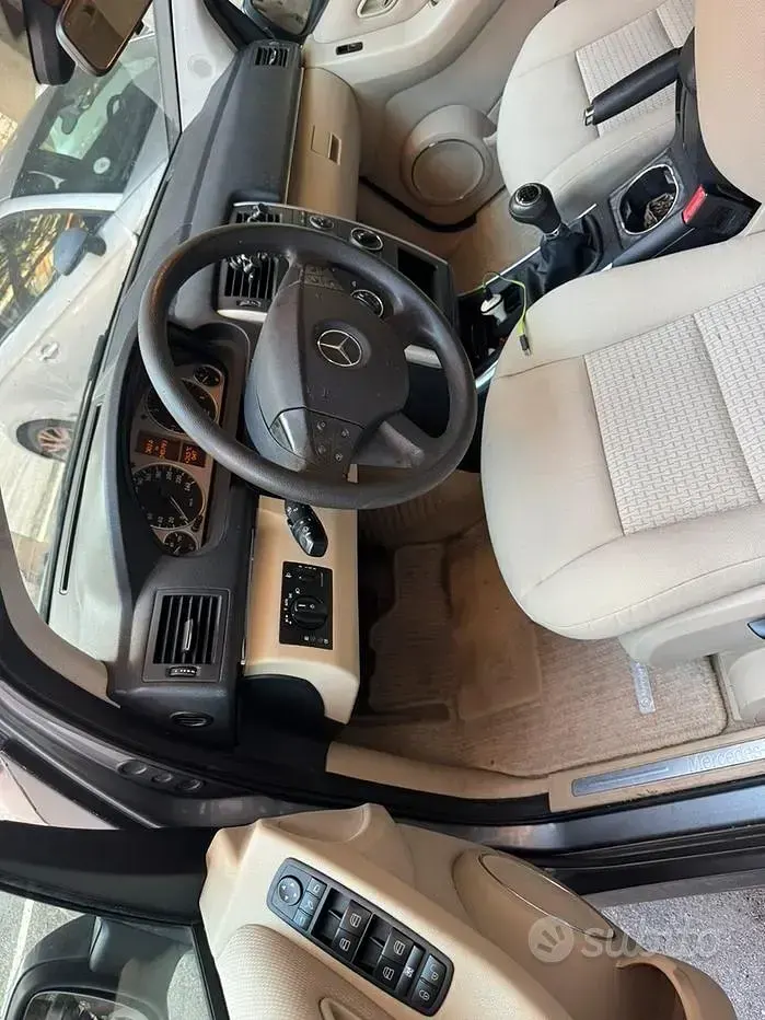 Usata Mercedes B180 Executive 109 CV (80 kW) 2010 Grigio Monovolume