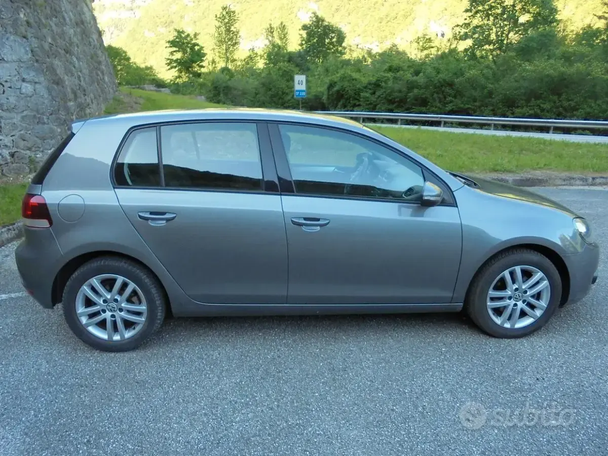 Usata VW Golf VI Highline 122 CV (89 kW) 2011 Blu Utilitaria