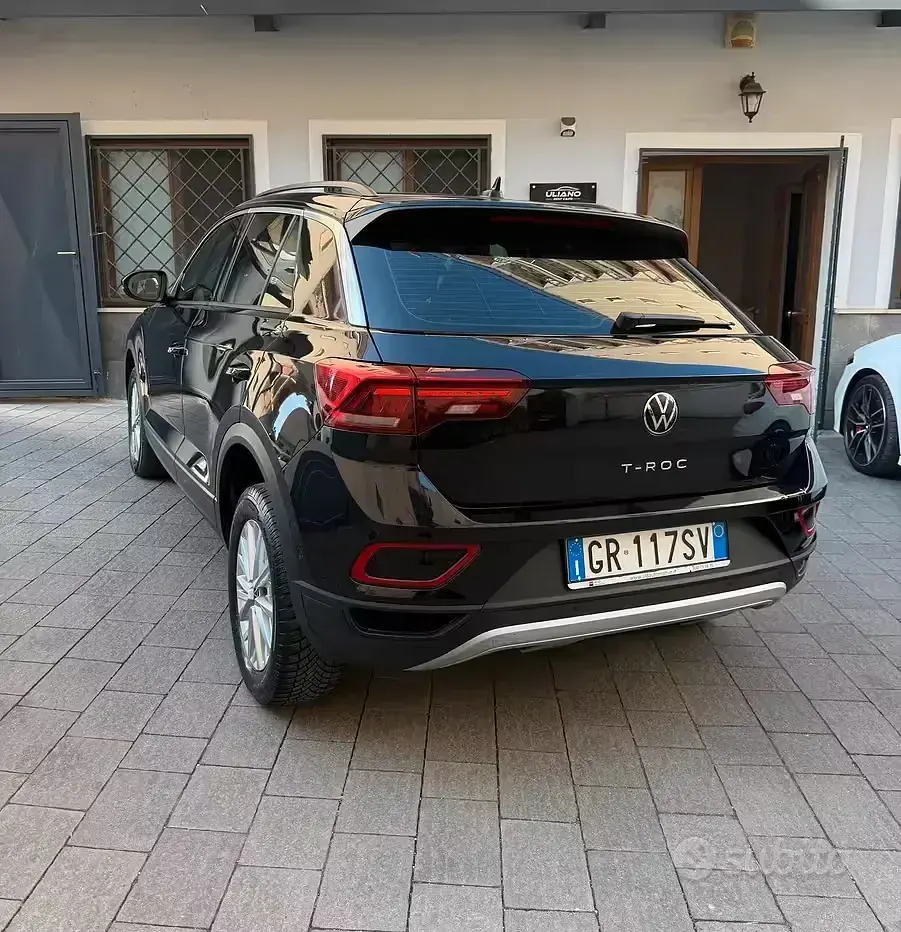 Usata VW T-Roc Life 150 CV (110 kW) 2023 Nero SUV