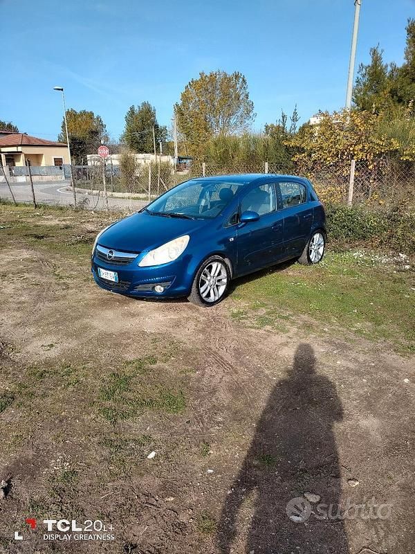 Usata Opel Corsa 90 CV (66 kW) 2007 Blu Utilitaria
