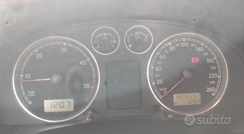 Usata VW Passat Business 131 CV (96 kW) 2002 Blu/azzurro Station wagon