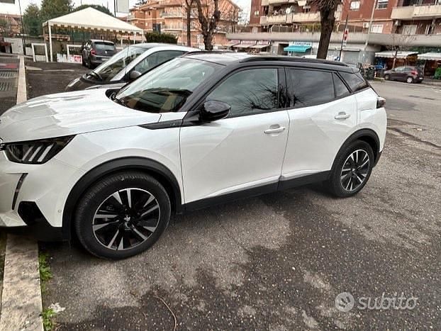 Usata Peugeot e-2008 100 kW (136 CV) 2021 Bianco SUV