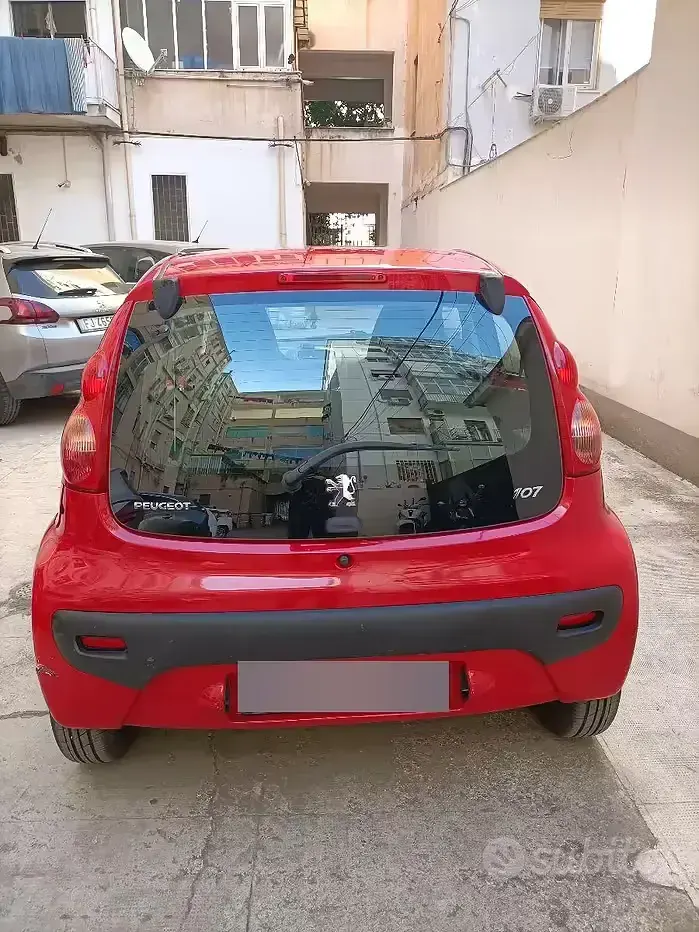 Usata Peugeot 107 68 CV (50 kW) 2009 Rosso Utilitaria