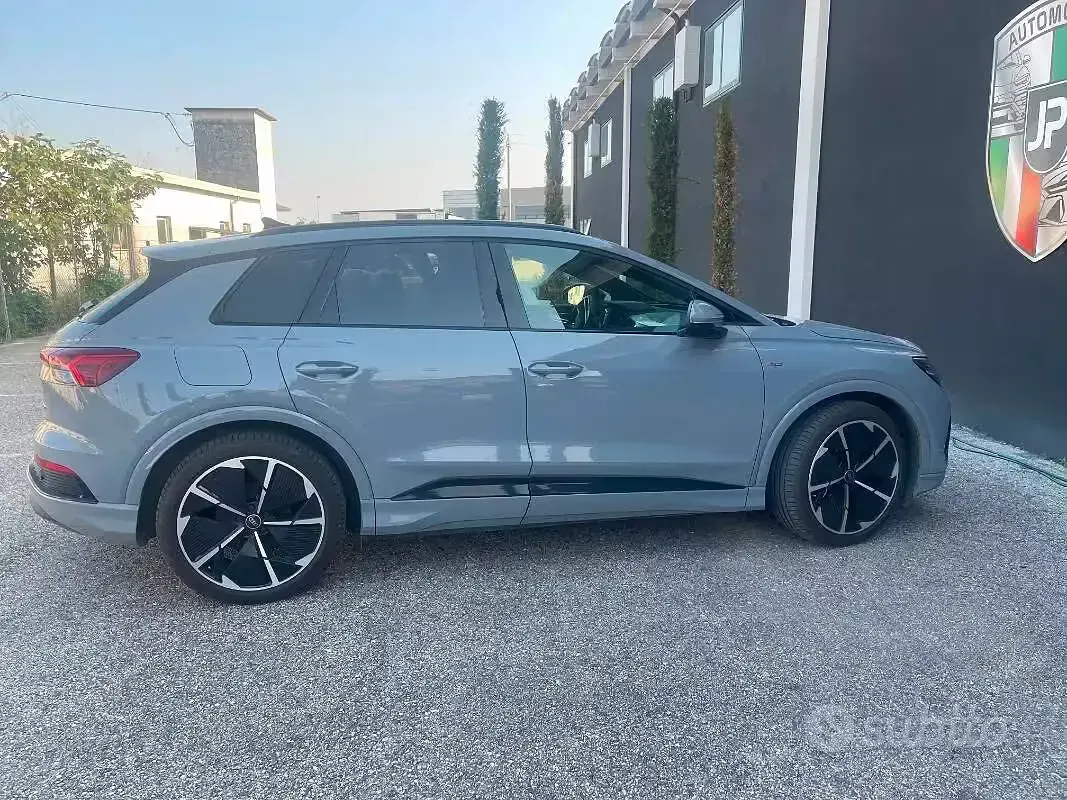 Usata Audi Q4 e-tron S-Line 210 kW (286 CV) 2025 Grigio SUV