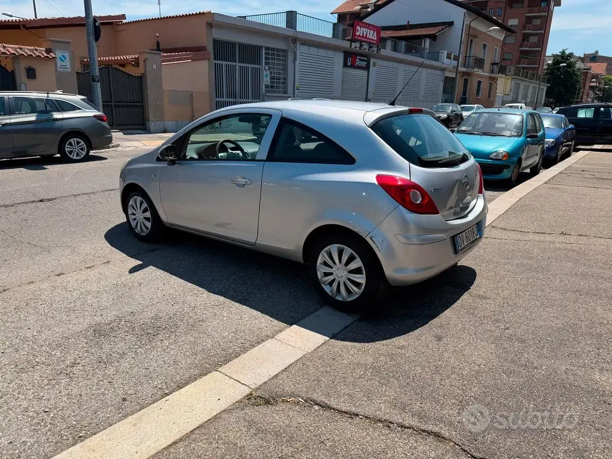Usata Opel Corsa Sport 80 CV (58 kW) 2009 Grigio Utilitaria