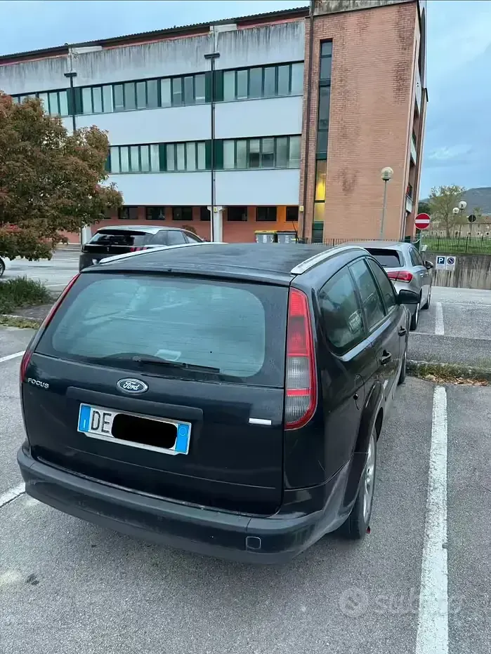 Usata Ford Focus 90 CV (66 kW) 2007 Nero Station wagon