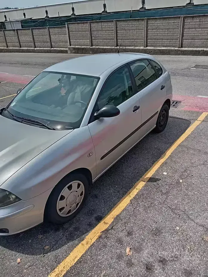 Usata Seat Ibiza 64 CV (47 kW) 2004 Grigio Utilitaria