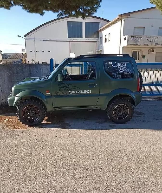 Usata Suzuki Jimny 86 CV (63 kW) 2010 Verde SUV