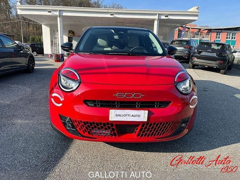 Nuova Fiat 600 La Prima 110 CV (80 kW) 2025 Bicolore rosso passione tet SUV