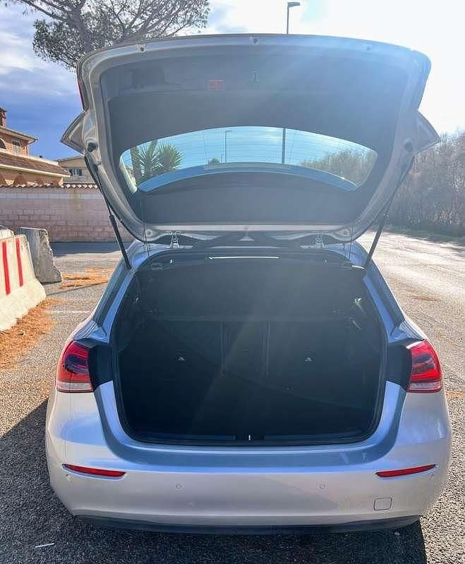Usata Mercedes A180 Business 116 CV (85 kW) 2019 Argento Berlina
