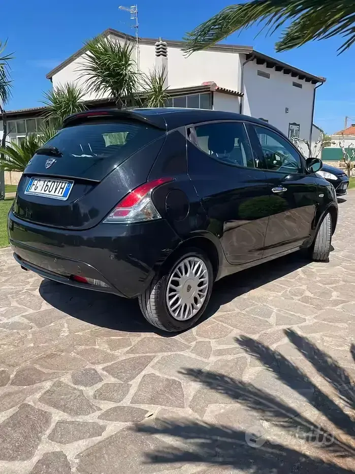 Usata Lancia Ypsilon 69 CV (50 kW) 2017 Utilitaria