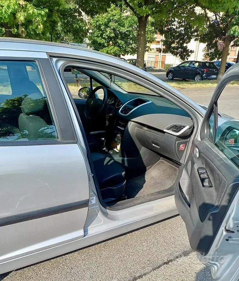 Usata Peugeot 207 75 CV (55 kW) 2009 Grigio Utilitaria