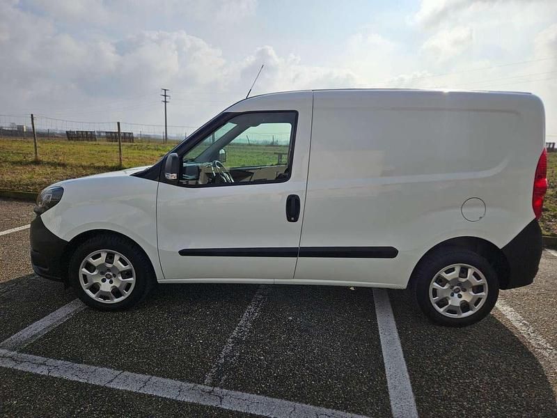 Usata Fiat Doblò Lounge 120 CV (88 kW) 2022 Bianco Monovolume