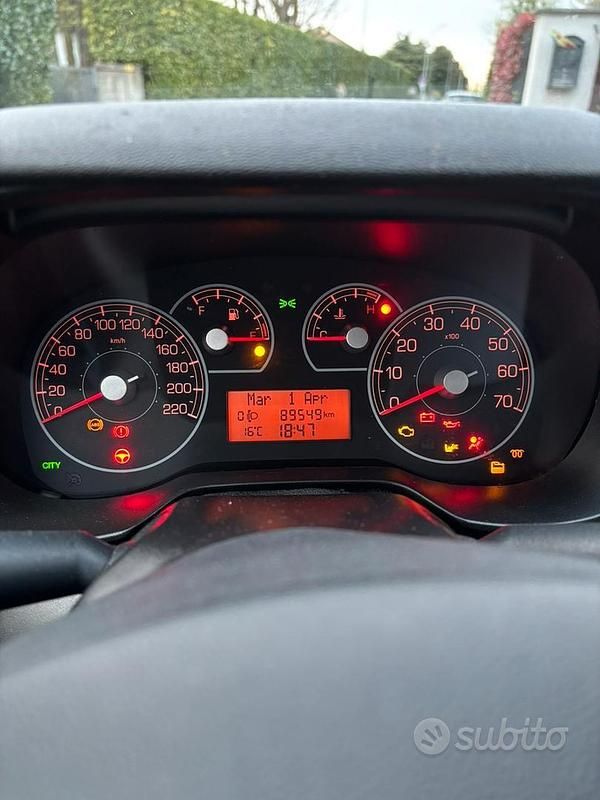 Usata Fiat Grande Punto 90 CV (66 kW) 2009 Nero Utilitaria