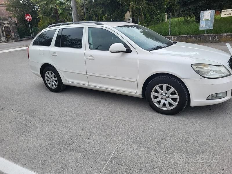Usata Skoda Octavia 105 CV (77 kW) 2012 Bianco Station wagon