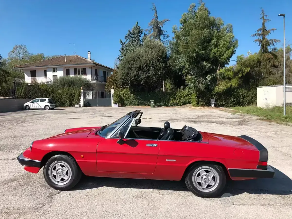 Usata Alfa Romeo Spider 128 CV (94 kW) 1988 Rosso Cabrio