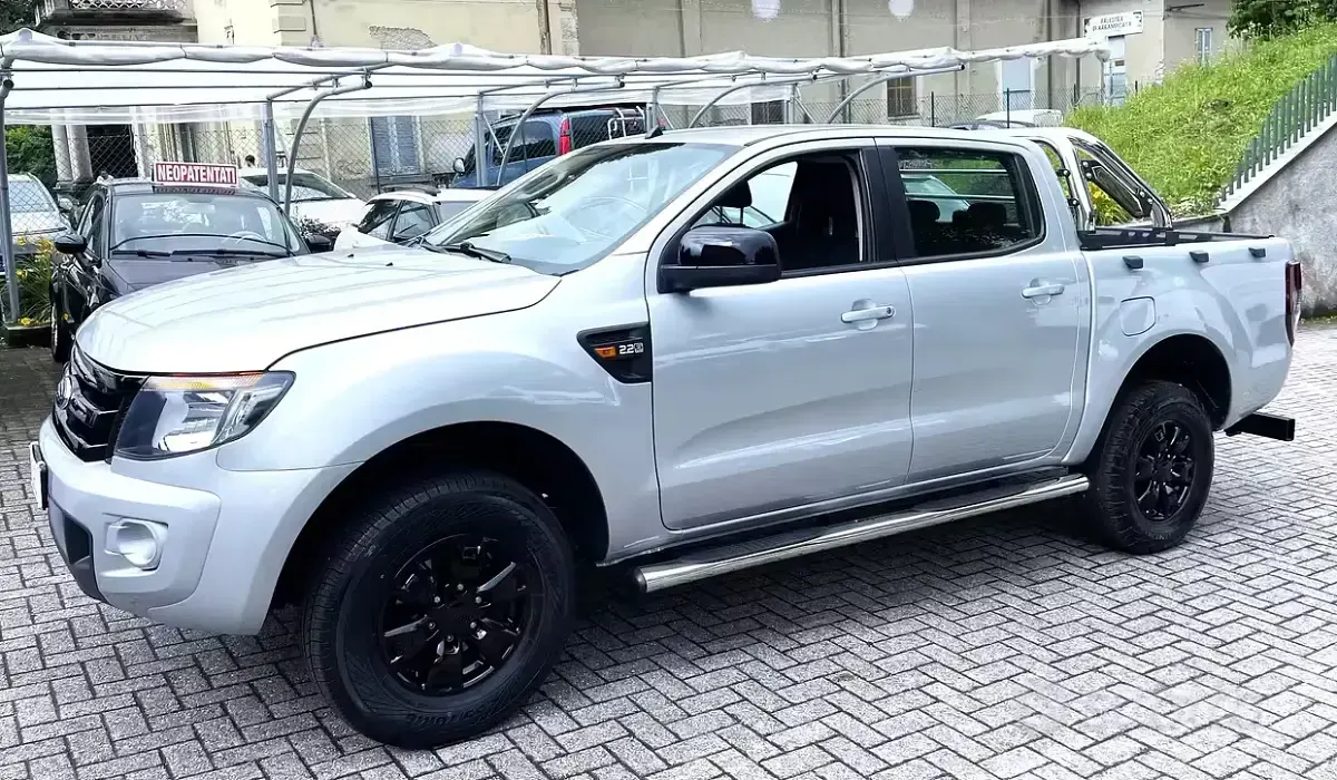 Usata Ford Ranger 150 CV (110 kW) 2013 Grigio Pick-up