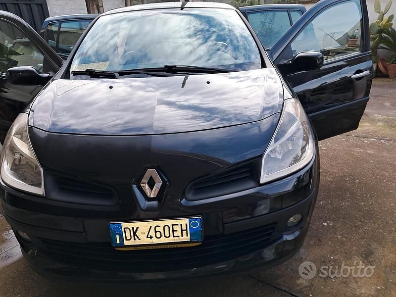 Usata Renault Clio II LE 86 CV (63 kW) 2007 Nero Berlina