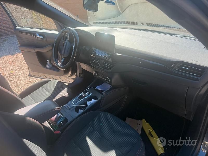 Usata Ford Kuga 120 CV (88 kW) 2023 Grigio SUV